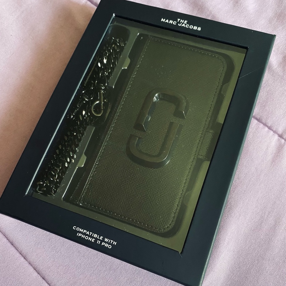 The SOLD OUT Marc Jacobs IPhone 11 pro bookcase